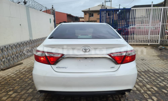 Sayi Na hannu Toyota Camry White Mota in Tema a Greater Accra Sayi Na hannu Toyota Camry White Mota in Tema a Greater Accra