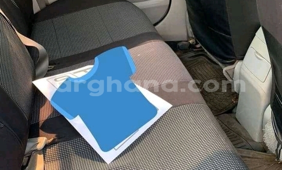 Ra Àlòkù Toyota Corolla Silver Ọkọ̀ in Berekum ni Brong-Ahafo Ra Àlòkù Toyota Corolla Silver Ọkọ̀ in Berekum ni Brong-Ahafo