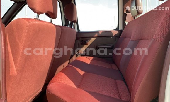 Ra Imported Nissan Pickup funfun Ọkọ̀ in Import - Dubai ni Ashanti Ra Imported Nissan Pickup funfun Ọkọ̀ in Import - Dubai ni Ashanti