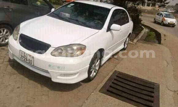 Ra Àlòkù Toyota Corolla funfun Ọkọ̀ in Accra ni Greater Accra Ra Àlòkù Toyota Corolla funfun Ọkọ̀ in Accra ni Greater Accra