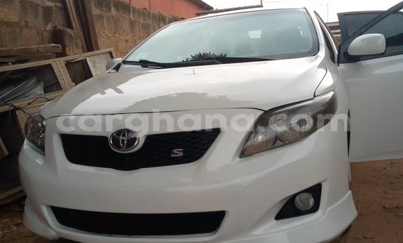 Ra Àlòkù Toyota Corolla funfun Ọkọ̀ in Accra ni Greater Accra Ra Àlòkù Toyota Corolla funfun Ọkọ̀ in Accra ni Greater Accra