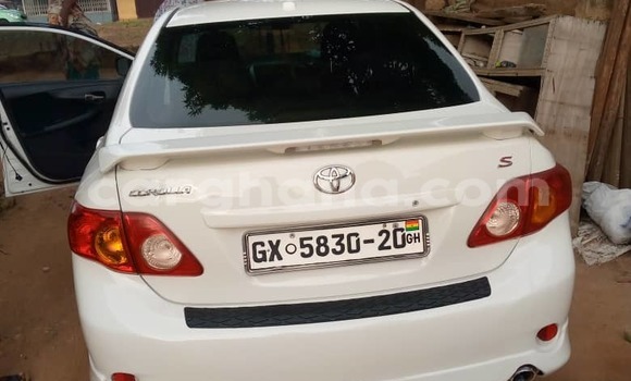 Ra Àlòkù Toyota Corolla funfun Ọkọ̀ in Accra ni Greater Accra Ra Àlòkù Toyota Corolla funfun Ọkọ̀ in Accra ni Greater Accra