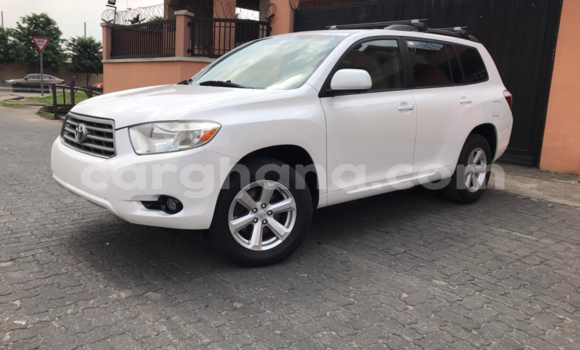 Sayi Na hannu Toyota Highlander White Mota in Tema a Greater Accra