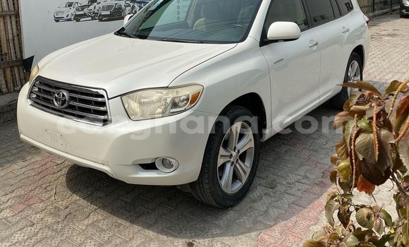 Buy Used Toyota Highlander White Car in Tema in Greater Accra