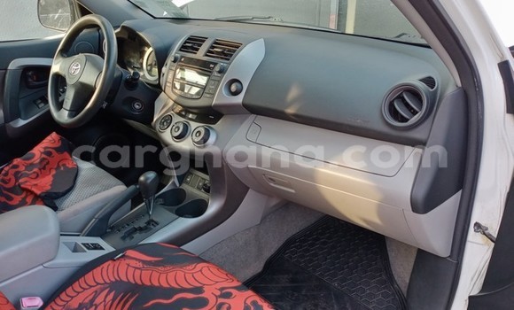 Buy Used Toyota RAV4 White Car in Sekondi–Takoradi Metropolitan in Western Buy Used Toyota RAV4 White Car in Sekondi–Takoradi Metropolitan in Western