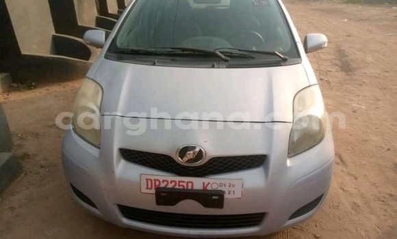Sayi Na hannu Toyota Vitz Azurfa Mota in Berekum a Brong-Ahafo