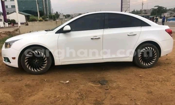 Ra Àlòkù Cadillac Eldorado funfun Ọkọ̀ in Berekum ni Brong-Ahafo Ra Àlòkù Cadillac Eldorado funfun Ọkọ̀ in Berekum ni Brong-Ahafo