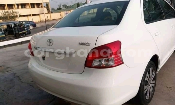 Sayi Na hannu Toyota Yaris White Mota in Accra a Greater Accra Sayi Na hannu Toyota Yaris White Mota in Accra a Greater Accra