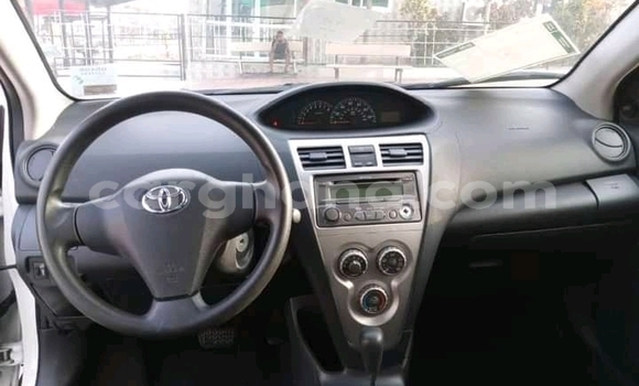 Sayi Na hannu Toyota Yaris White Mota in Accra a Greater Accra Sayi Na hannu Toyota Yaris White Mota in Accra a Greater Accra