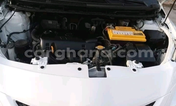 Sayi Na hannu Toyota Yaris White Mota in Accra a Greater Accra Sayi Na hannu Toyota Yaris White Mota in Accra a Greater Accra
