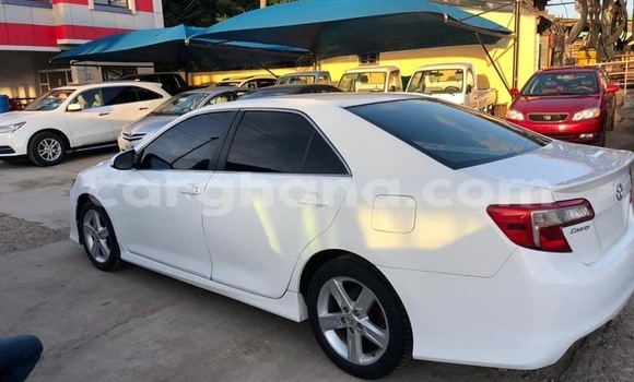 Ra Àlòkù Toyota Camry (Japan) funfun Ọkọ̀ in Sekondi–Takoradi Metropolitan ni Oorun Ra Àlòkù Toyota Camry (Japan) funfun Ọkọ̀ in Sekondi–Takoradi Metropolitan ni Oorun