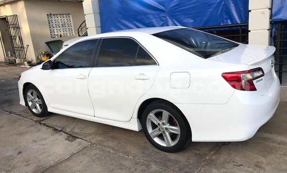 Ra Àlòkù Toyota Camry (Japan) funfun Ọkọ̀ in Sekondi–Takoradi Metropolitan ni Oorun Ra Àlòkù Toyota Camry (Japan) funfun Ọkọ̀ in Sekondi–Takoradi Metropolitan ni Oorun