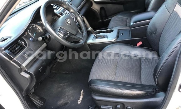 Ra Àlòkù Toyota Camry (Japan) funfun Ọkọ̀ in Sekondi–Takoradi Metropolitan ni Oorun Ra Àlòkù Toyota Camry (Japan) funfun Ọkọ̀ in Sekondi–Takoradi Metropolitan ni Oorun