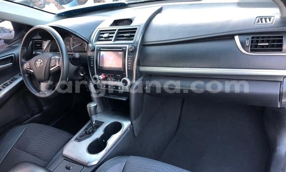 Ra Àlòkù Toyota Camry (Japan) funfun Ọkọ̀ in Sekondi–Takoradi Metropolitan ni Oorun Ra Àlòkù Toyota Camry (Japan) funfun Ọkọ̀ in Sekondi–Takoradi Metropolitan ni Oorun