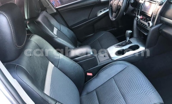 Ra Àlòkù Toyota Camry (Japan) funfun Ọkọ̀ in Sekondi–Takoradi Metropolitan ni Oorun Ra Àlòkù Toyota Camry (Japan) funfun Ọkọ̀ in Sekondi–Takoradi Metropolitan ni Oorun