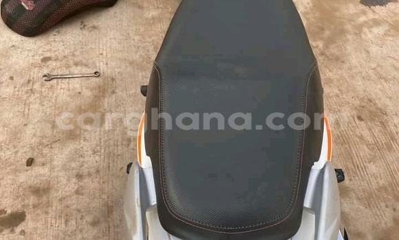 Sayi Na hannu Liebao Motor Leopard White Mota in Berekum a Brong-Ahafo