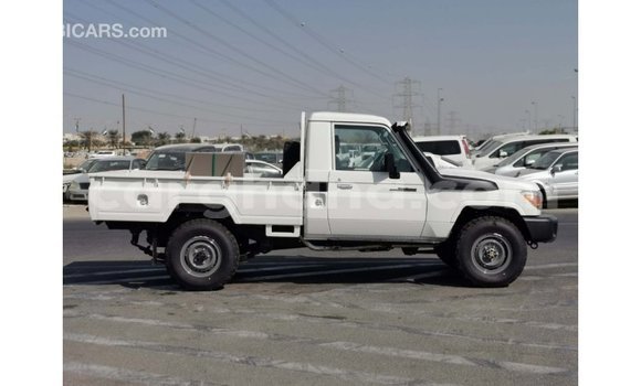 Ra Imported Toyota Land Cruiser funfun Ọkọ̀ in Import - Dubai ni Ashanti Ra Imported Toyota Land Cruiser funfun Ọkọ̀ in Import - Dubai ni Ashanti