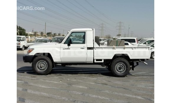 Ra Imported Toyota Land Cruiser funfun Ọkọ̀ in Import - Dubai ni Ashanti Ra Imported Toyota Land Cruiser funfun Ọkọ̀ in Import - Dubai ni Ashanti