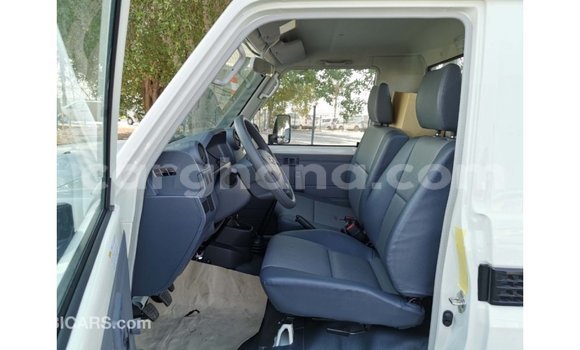 Ra Imported Toyota Land Cruiser funfun Ọkọ̀ in Import - Dubai ni Ashanti Ra Imported Toyota Land Cruiser funfun Ọkọ̀ in Import - Dubai ni Ashanti