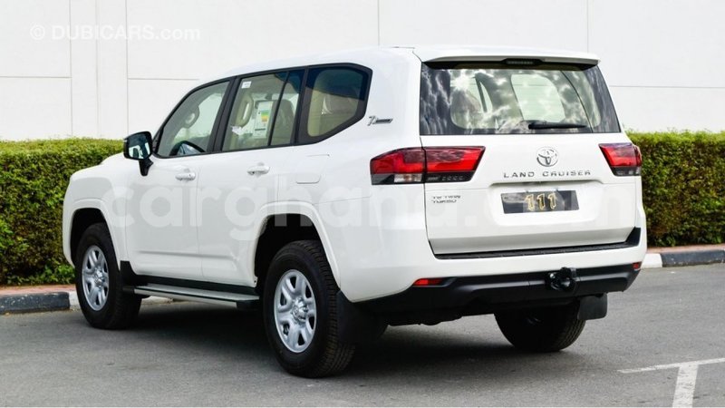 Big with watermark toyota land cruiser ashanti import dubai 39597