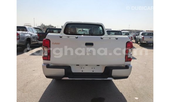 Buy Import Mitsubishi L200 White Car in Import - Dubai in Ashanti Buy Import Mitsubishi L200 White Car in Import - Dubai in Ashanti
