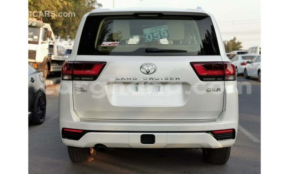 Ra Imported Toyota Land Cruiser funfun Ọkọ̀ in Import - Dubai ni Ashanti Ra Imported Toyota Land Cruiser funfun Ọkọ̀ in Import - Dubai ni Ashanti