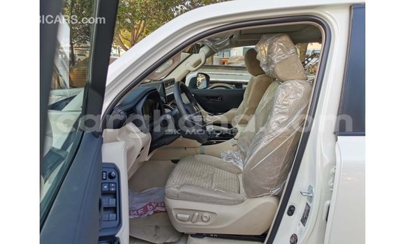 Ra Imported Toyota Land Cruiser funfun Ọkọ̀ in Import - Dubai ni Ashanti Ra Imported Toyota Land Cruiser funfun Ọkọ̀ in Import - Dubai ni Ashanti