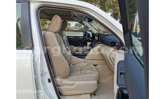 Ra Imported Toyota Land Cruiser funfun Ọkọ̀ in Import - Dubai ni Ashanti Ra Imported Toyota Land Cruiser funfun Ọkọ̀ in Import - Dubai ni Ashanti