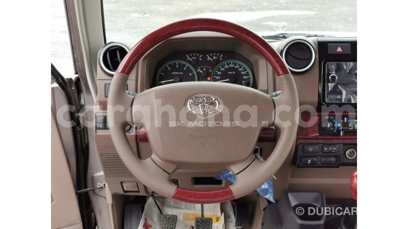 Big with watermark toyota land cruiser ashanti import dubai 39621