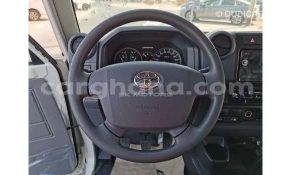 Buy Import Toyota Land Cruiser White Car in Import - Dubai in Ashanti Buy Import Toyota Land Cruiser White Car in Import - Dubai in Ashanti