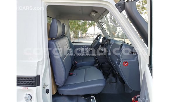 Buy Import Toyota Land Cruiser White Car in Import - Dubai in Ashanti Buy Import Toyota Land Cruiser White Car in Import - Dubai in Ashanti