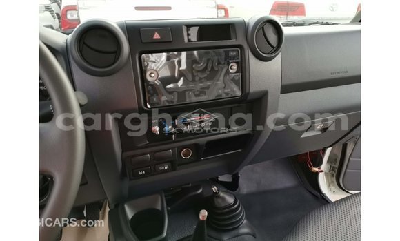Buy Import Toyota Land Cruiser White Car in Import - Dubai in Ashanti Buy Import Toyota Land Cruiser White Car in Import - Dubai in Ashanti
