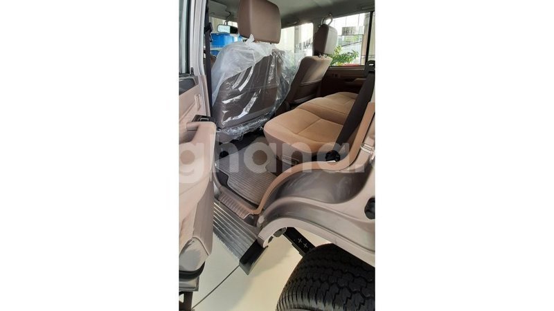 Big with watermark toyota land cruiser ashanti import dubai 39639