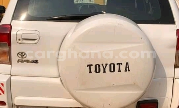 Ra Àlòkù Toyota RAV4 funfun Ọkọ̀ in Accra ni Greater Accra Ra Àlòkù Toyota RAV4 funfun Ọkọ̀ in Accra ni Greater Accra