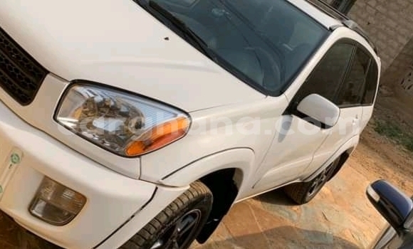 Ra Àlòkù Toyota RAV4 funfun Ọkọ̀ in Accra ni Greater Accra Ra Àlòkù Toyota RAV4 funfun Ọkọ̀ in Accra ni Greater Accra