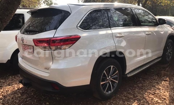 Buy Used Toyota Highlander White Car in Sekondi–Takoradi Metropolitan in Western Buy Used Toyota Highlander White Car in Sekondi–Takoradi Metropolitan in Western