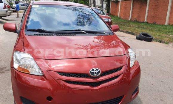 Ra Àlòkù Toyota Yaris Red Ọkọ̀ in Tema ni Greater Accra
