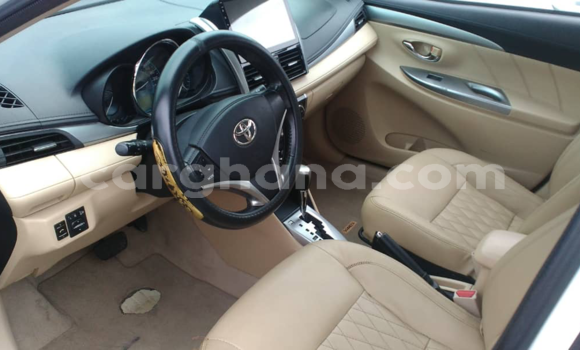 Sayi Na hannu Toyota Yaris White Mota in Tema a Greater Accra Sayi Na hannu Toyota Yaris White Mota in Tema a Greater Accra
