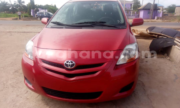 Ra Àlòkù Toyota Yaris Red Ọkọ̀ in Tema ni Greater Accra