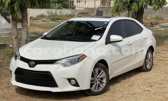 Ra Àlòkù Toyota Corolla funfun Ọkọ̀ in Tema ni Greater Accra