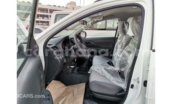 Ra Imported Mitsubishi L200 funfun Ọkọ̀ in Import - Dubai ni Ashanti Ra Imported Mitsubishi L200 funfun Ọkọ̀ in Import - Dubai ni Ashanti