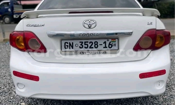 Sayi Na hannu Toyota Corolla White Mota in Accra a Greater Accra