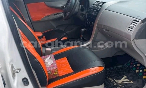 Ra Àlòkù Toyota Corolla funfun Ọkọ̀ in Accra ni Greater Accra Ra Àlòkù Toyota Corolla funfun Ọkọ̀ in Accra ni Greater Accra