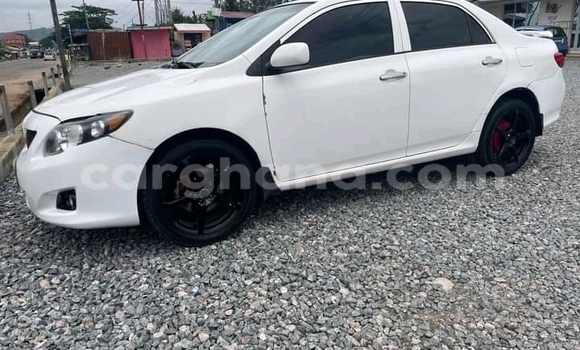Ra Àlòkù Toyota Corolla funfun Ọkọ̀ in Accra ni Greater Accra Ra Àlòkù Toyota Corolla funfun Ọkọ̀ in Accra ni Greater Accra