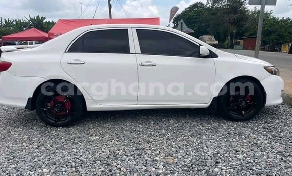 Ra Àlòkù Toyota Corolla funfun Ọkọ̀ in Accra ni Greater Accra Ra Àlòkù Toyota Corolla funfun Ọkọ̀ in Accra ni Greater Accra