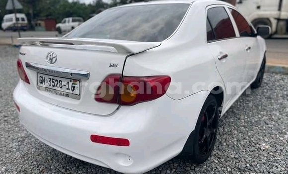Ra Àlòkù Toyota Corolla funfun Ọkọ̀ in Accra ni Greater Accra Ra Àlòkù Toyota Corolla funfun Ọkọ̀ in Accra ni Greater Accra