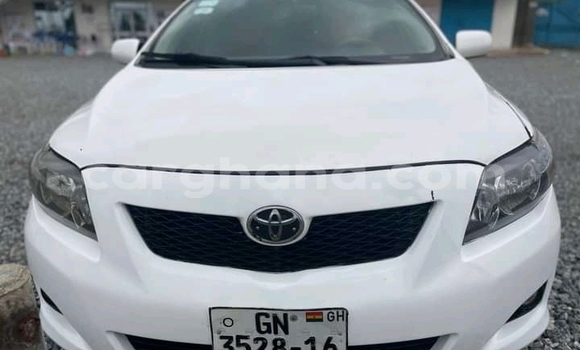 Ra Àlòkù Toyota Corolla funfun Ọkọ̀ in Accra ni Greater Accra Ra Àlòkù Toyota Corolla funfun Ọkọ̀ in Accra ni Greater Accra