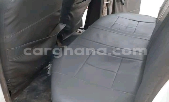 Ra Àlòkù Nissan Hardbody funfun Ọkọ̀ in Accra ni Greater Accra Ra Àlòkù Nissan Hardbody funfun Ọkọ̀ in Accra ni Greater Accra