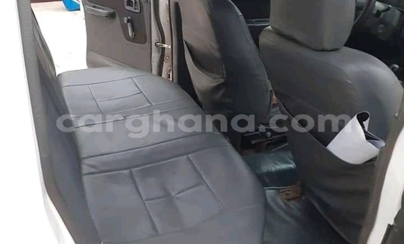 Ra Àlòkù Nissan Hardbody funfun Ọkọ̀ in Accra ni Greater Accra Ra Àlòkù Nissan Hardbody funfun Ọkọ̀ in Accra ni Greater Accra