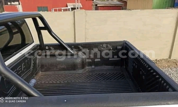 Ra Àlòkù Nissan Hardbody funfun Ọkọ̀ in Accra ni Greater Accra Ra Àlòkù Nissan Hardbody funfun Ọkọ̀ in Accra ni Greater Accra